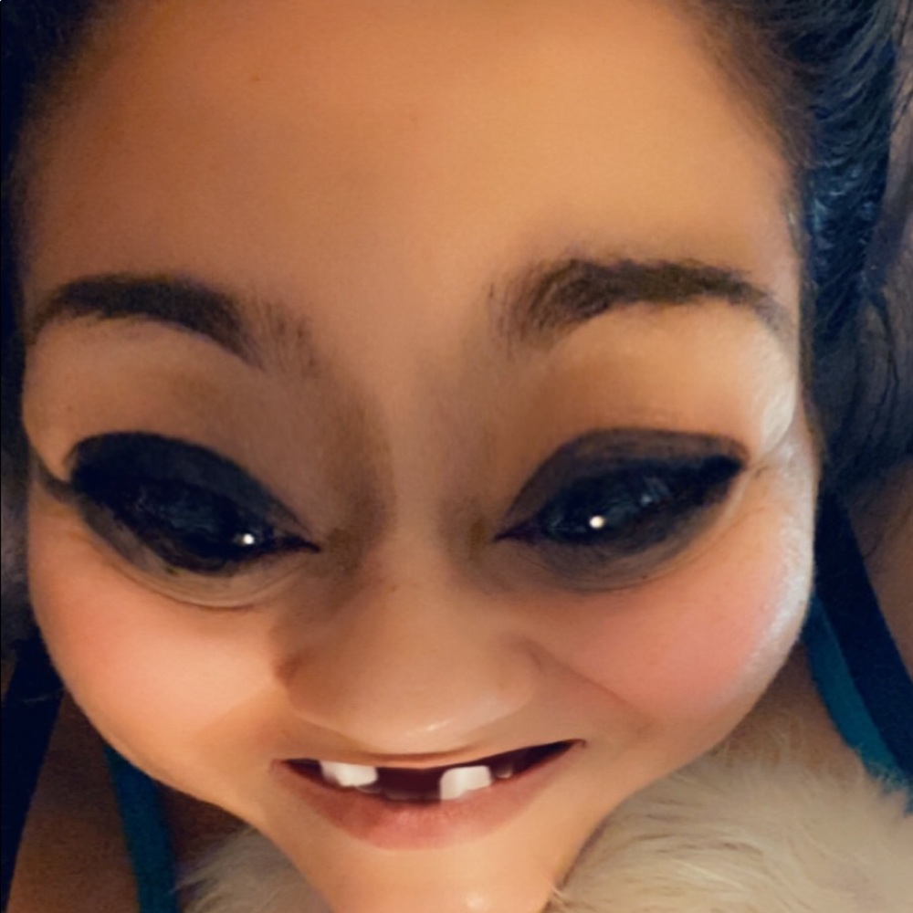 Meet your Posher, Alexis